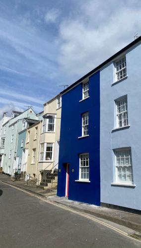 . Little Monmouth 4 bedroom cottage, Old town Lyme Regis, dog friendly and parking