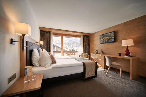 Deluxe Double Room with Matterhorn View image 8