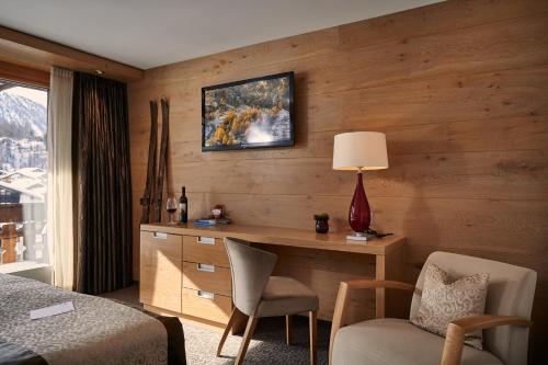 Deluxe Double Room with Matterhorn View image 6