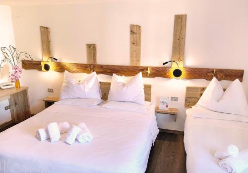 1 queen bed, 1 twin bed