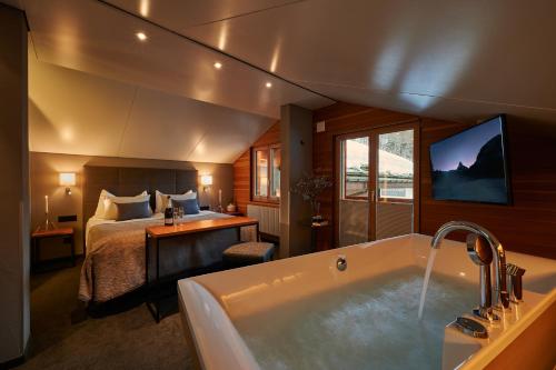 Romantic Junior Suite with Matterhorn View