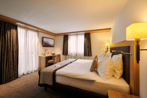 Superior Double Room image 3