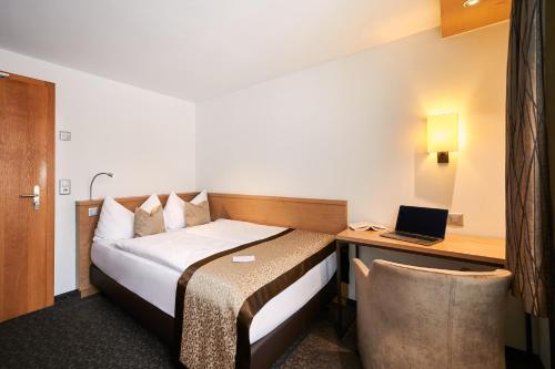 Small Double Room image 2