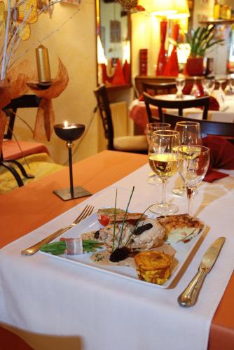 Restaurante, Logis Hotel Restaurant Les Capucins in Avallon