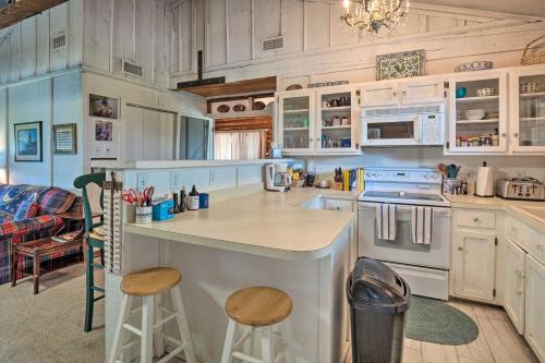 Lakefront Horseshoe Bay Home with Boat Dock in Horseshoe Bay, USA