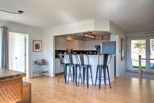 Hillside Hideaway home - image 2