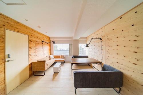 Bar/lounge, ArtBar & GuestHouse ennova in Atami