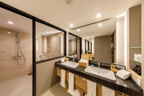 room detail thumbnail 2