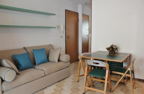 One-Bedroom Apartment image 4