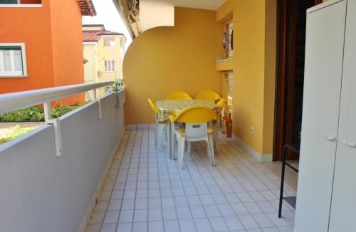 One-Bedroom Apartment image 2