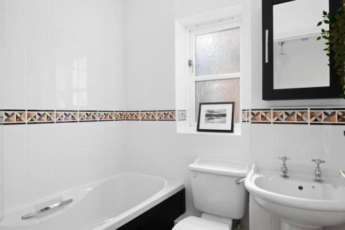 Church Cottages - 3bd coastal retreat with parking