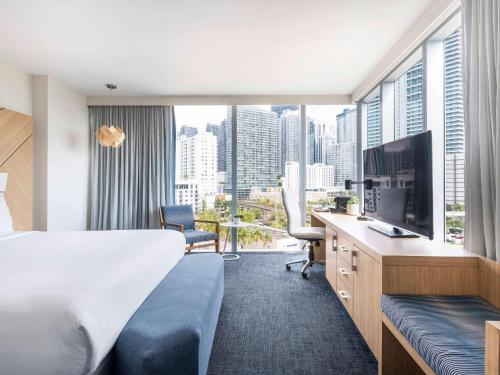 Executive One-Bedroom King Suite - City and Bay View