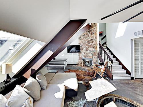 1415 Lowell Avenue Mountain Lodge Condo #362 - image 3