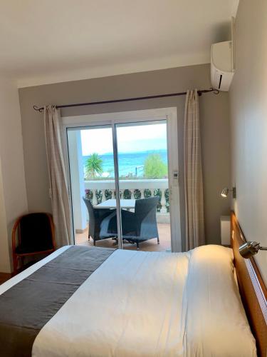 Double Room with Sea View image 10