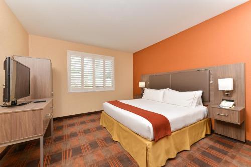 HOLIDAY INN EXPRESS & SUITES ELK GROVE CENTRAL - HWY 99, an IHG Hotel