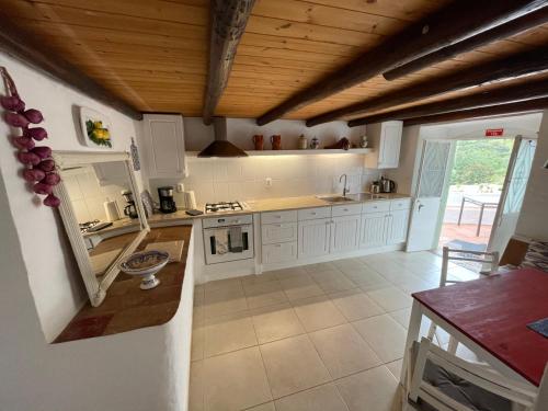 Kitchen, Casa Olivia - Charming renovated farmhouse with panoramic views in Santa Catarina