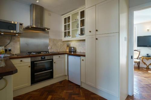 Church View Cottage - image 2
