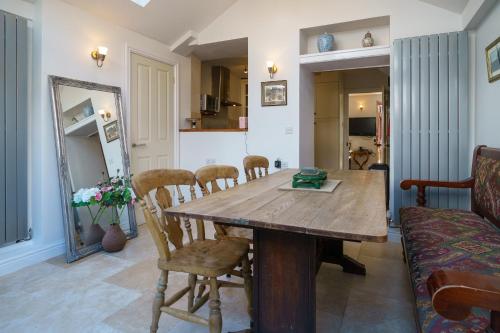 Church View Cottage - image 5