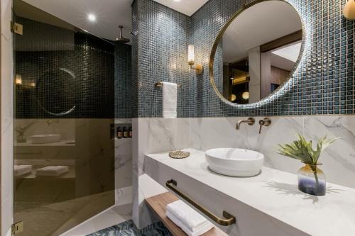 Suite, premium, spa bathtub