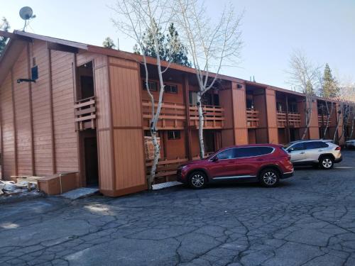 Ventura Grand Inn in กลางเมืองแมมมอธ เลค