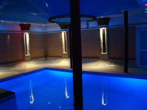Suzge Hotel - image 5