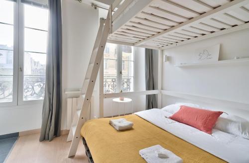 Pretty Mezzanine Studio in the Heart of Paris (2F)