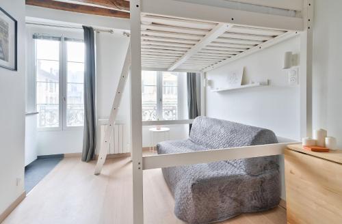 Pretty Mezzanine Studio in the Heart of Paris (2F)