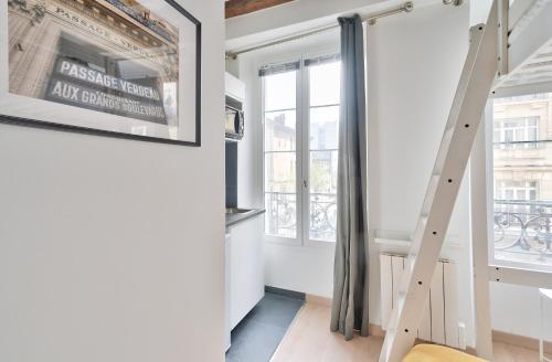 Pretty Mezzanine Studio in the Heart of Paris (2F), París (foto 8)