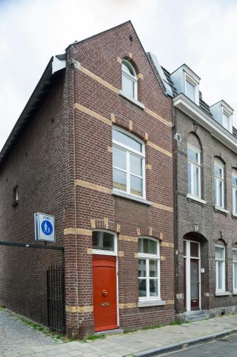 The Maastricht Treat(y) @ Home in Town