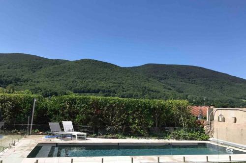 Presbytère ancien avec piscine gîte à louer Pont-de-Larn
