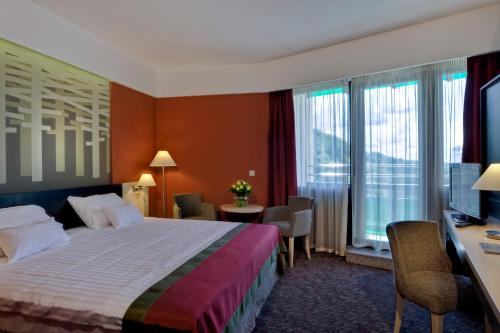 Deluxe Double or Twin Room with Balcony