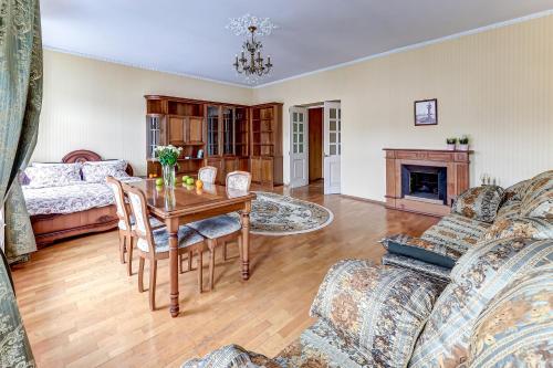 Griboedova Riverside View Apartment - image 5