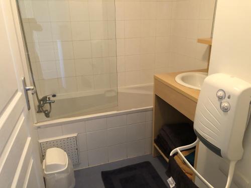 Vannas istaba, Appartement meublé au domaine Equiland au cœur de la Chalosse (Appartement meuble au domaine Equiland au cœur de la Chalosse) in Cassen