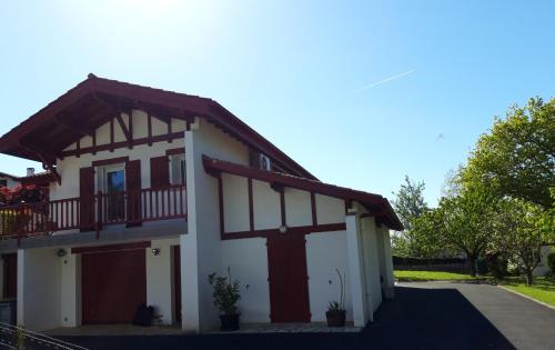 Appartement en rez de chaussee de maison