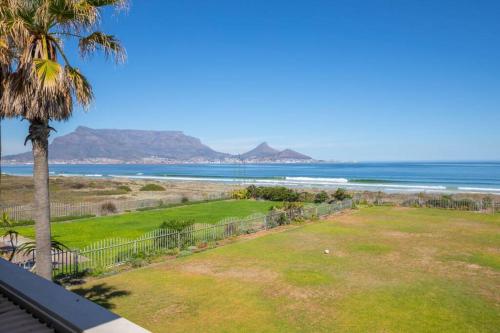 Villa Paradis - ocean front with views to behold!