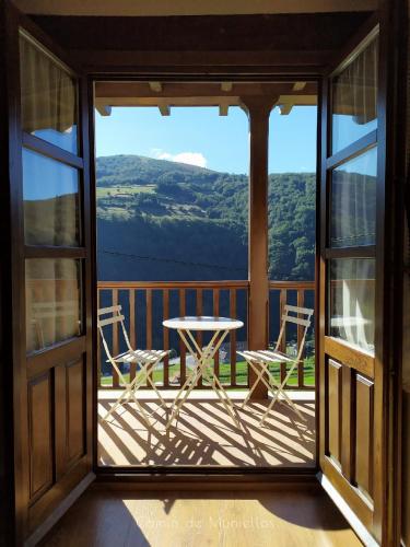 Apartment with Mountain View