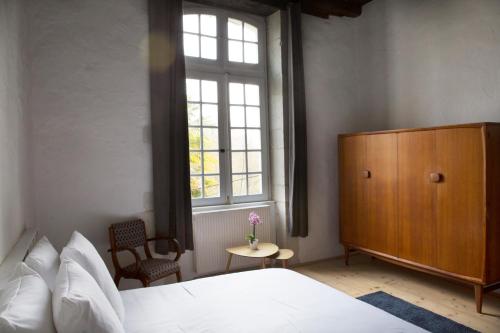 1 double bed, 3 twin beds
