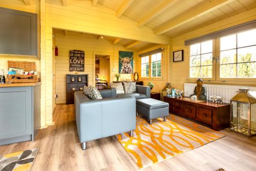 Sunset log cabin in Boxford (Suffolk)