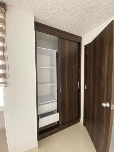 Habitacion privada excelente vista a la ciudad en apartamento compartido