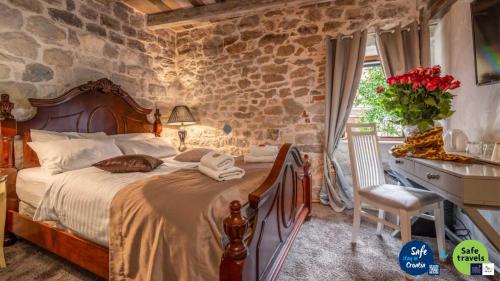 Historic Plaza Varos Split - image 2