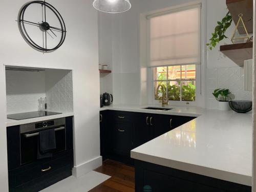 Warders Cottage: Iconic Cottage in the Heart of Freo