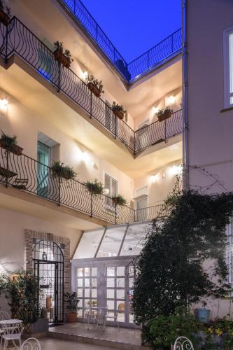 Cas'E Charming House - Tap to explore photos