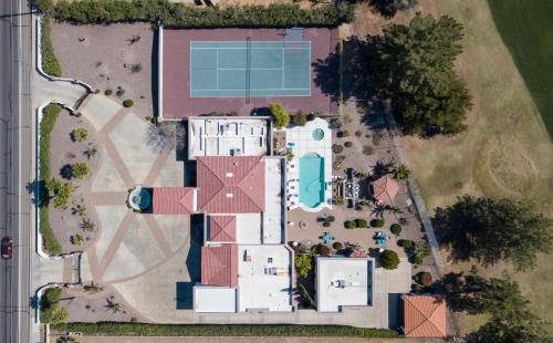 7BR Villa on Golf Course with Castita Pool Tennis and Basketball Court