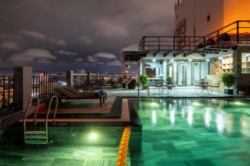 Swimming pool, Tan Phuong Nam Hotel & Apartment near Da nang Sports Hall