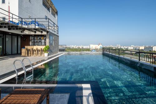 Swimming pool, Tan Phuong Nam Hotel & Apartment near Asia Park