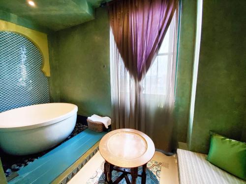 room detail thumbnail 2