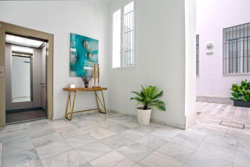 Three-Bedroom Apartment with patio room in Genteel Home Recaredo