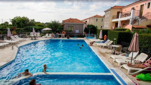 Room in Apartment - A spacious and bright one bedroom apartment chambre d'hôte Lésvos