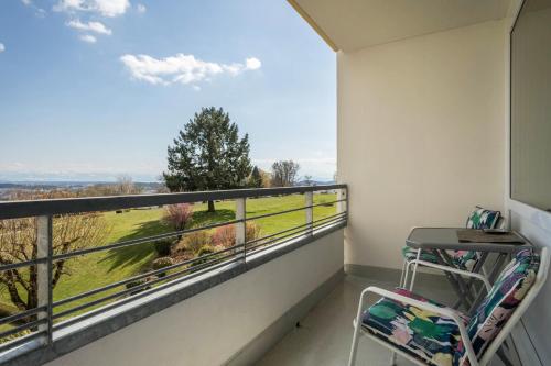 Superior One-Bedroom Apartment with Balcony