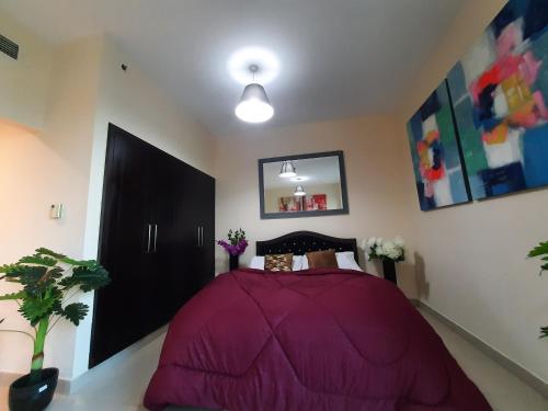 Bright Sunny Dubai Apartment- Private Terrace Garden- Canal Views- Pool & Gym